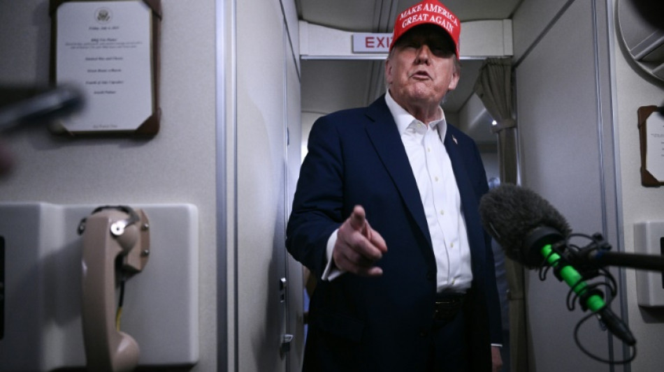 Trump dice que enviar&aacute; "probablemente 12" cartas sobre aranceles el lunes a sus socios