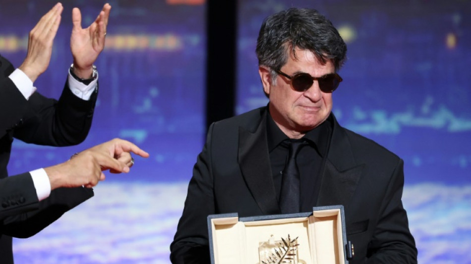 Cineasta disidente recibido con v&iacute;tores a su regreso a Ir&aacute;n tras su triunfo en Cannes