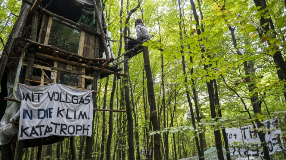 Polizei beendet Räumung von Fechenheimer Wald in Frankfurt am Main