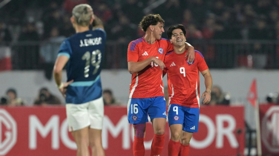 Chile vence Paraguai (3-0) e ganha moral antes da Copa Am&eacute;rica