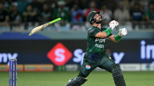 Pakistan reach 171-5 after India refuse handshake in Asia Cup