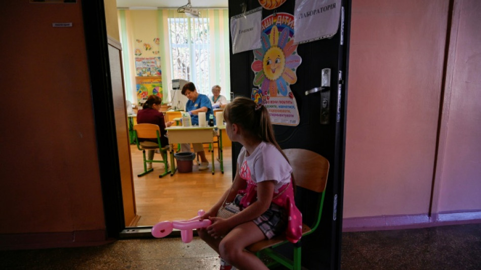 Brigada médica móvel atende crianças traumatizadas pela guerra na Ucrânia