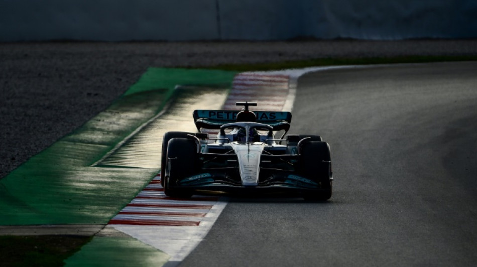 Hamilton, Russell on top, Verstappen pays 'no attention' to times