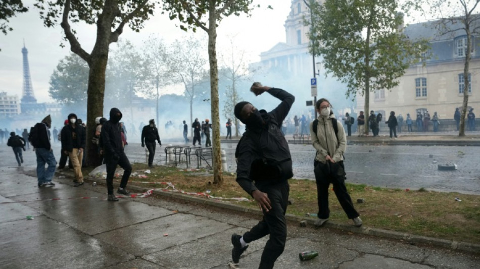 Macron afirma que estudantes franceses est&atilde;o sendo instrumentalizados por for&ccedil;as pol&iacute;ticas