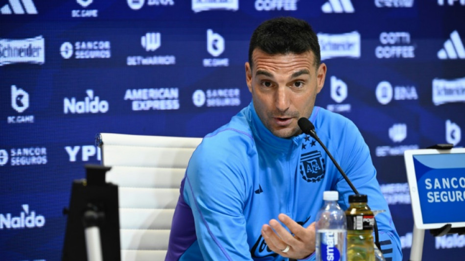Scaloni faz mist&eacute;rio sobre titularidade de Messi contra o Paraguai