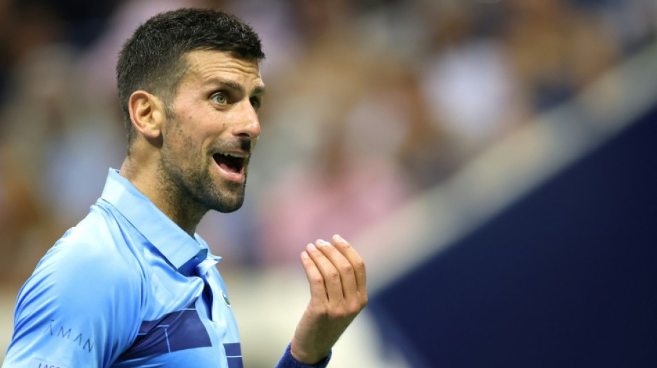 Djokovic avan&ccedil;a ap&oacute;s desist&ecirc;ncia de Djere e supera Federer em vit&oacute;rias no US Open