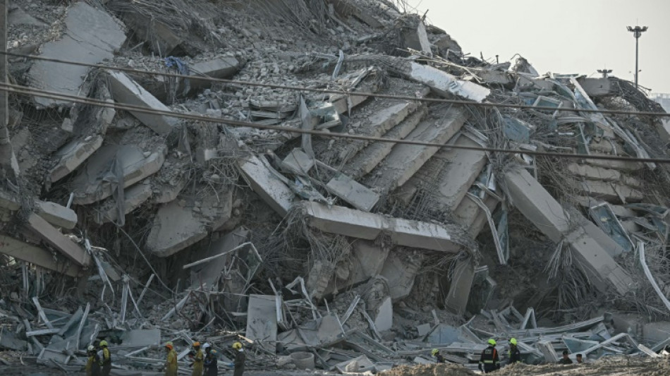 Myanmar quake toll passes 1,000 as rescuers dig for survivors