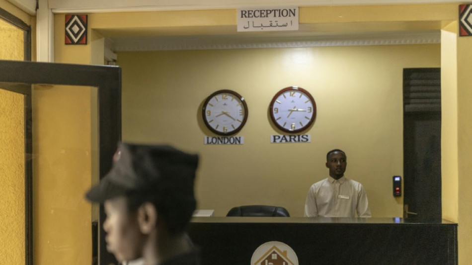 Reino Unido env&iacute;a por primera vez a Ruanda a un solicitante de asilo 