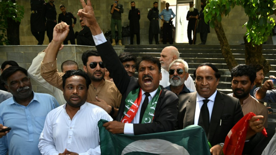 Gericht in Pakistan setzt Korruptionshafturteil gegen Ex-Regierungschef Khan aus