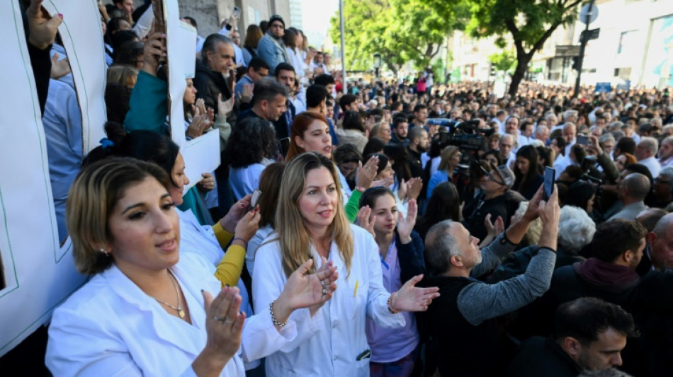Universidades y cient&iacute;ficos de Argentina protestan contra el ajuste de Milei