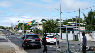 Violences en Nouvelle-Calédonie: appels au calme et couvre-feu, le débat parlementaire reprend
