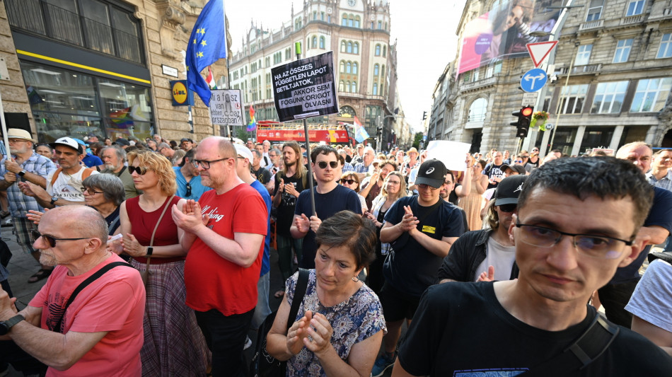 Ultradestra sfila a Budapest su stesso percorso del Pride