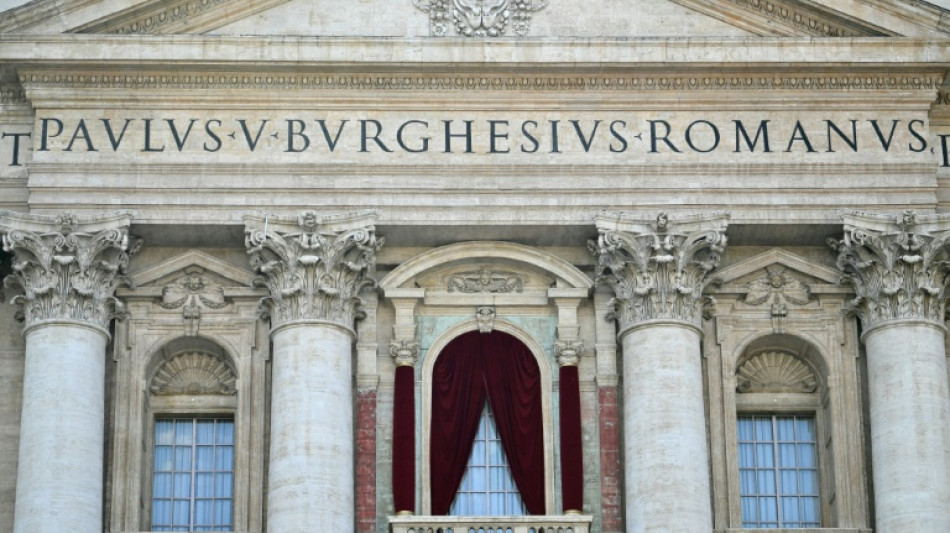 Fuma&ccedil;a branca no Vaticano, h&aacute; um novo papa