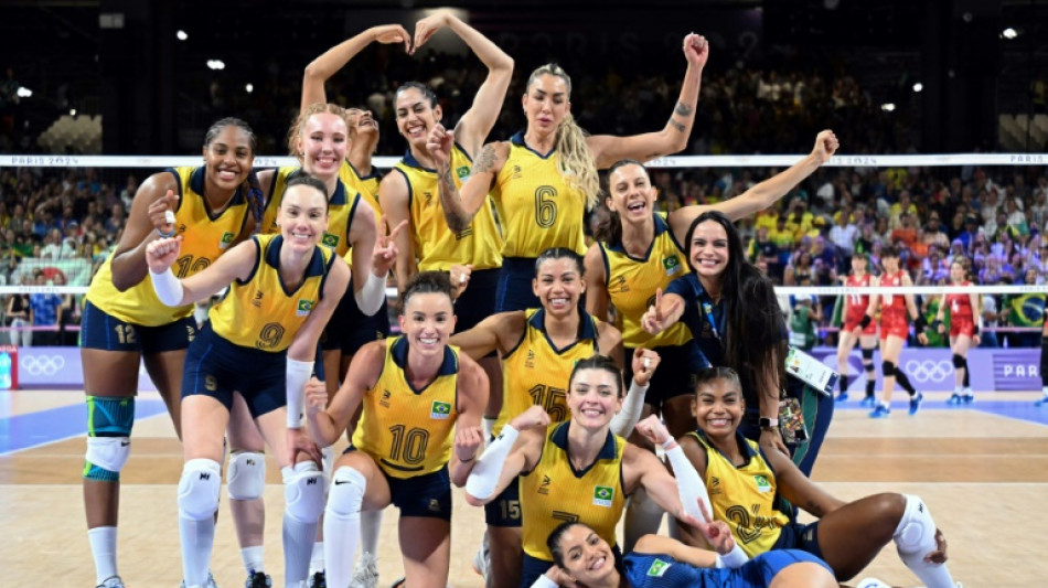 Brasil vence Jap&atilde;o e vai &agrave;s quartas no v&ocirc;lei feminino em Paris