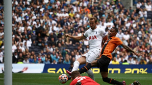 Kane marca quatro gols em amistoso em meio a rumores sobre sua sa&iacute;da do Tottenham