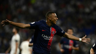 PSG goleia em visita ao Lyon (4-1) com dois gols de Mbapp&eacute;