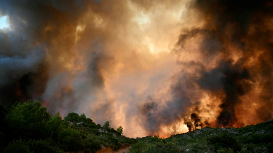 Le plus gros incendie de l'&eacute;t&eacute; parcourt 16.000 hectares dans l'Aude