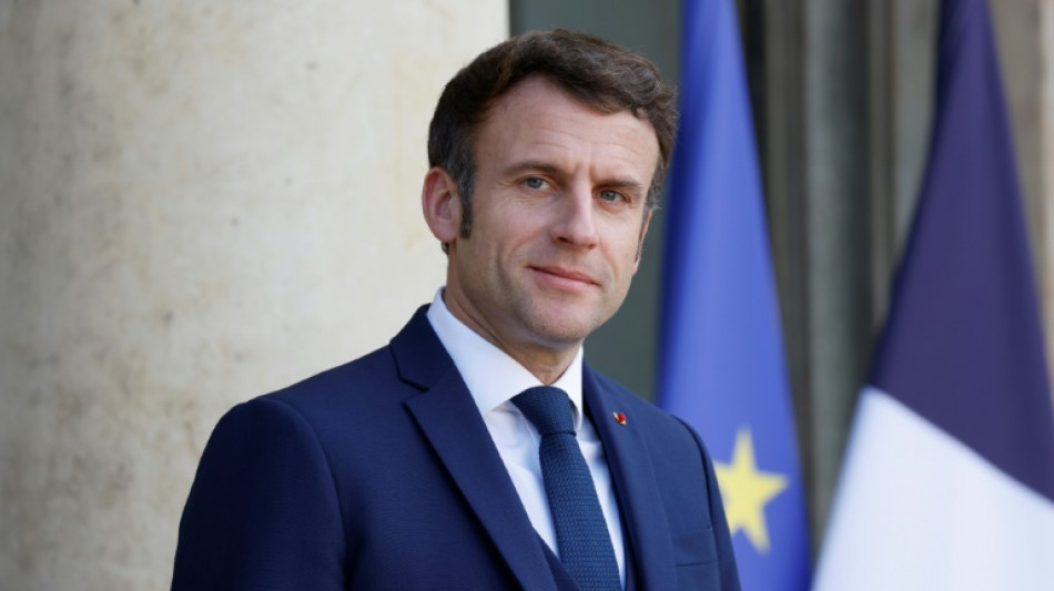 Présidentielle: Macron cherche une fenêtre pour se déclarer, craintes de débats escamotés