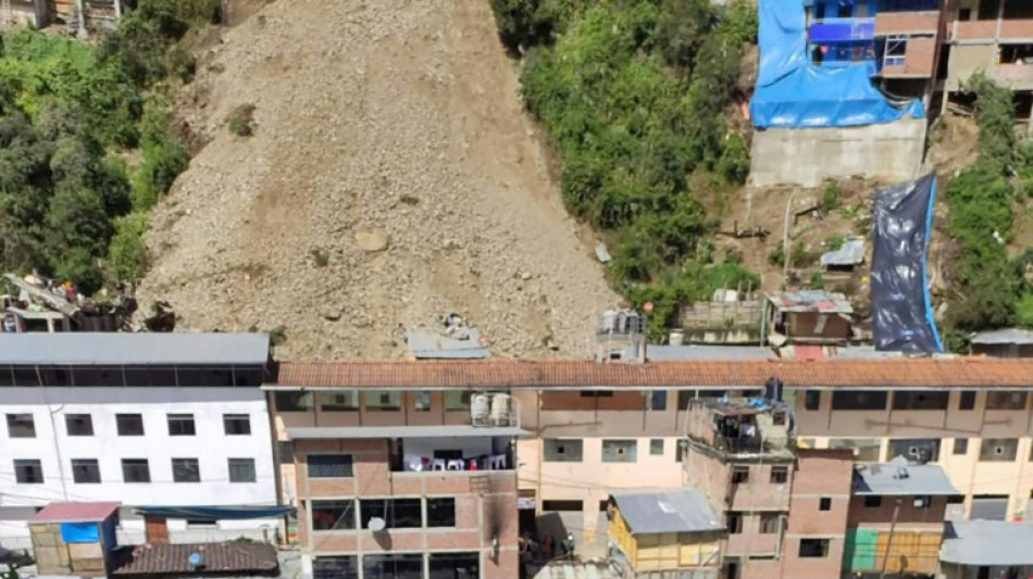 Alud sepulta decenas de casas en un pueblo andino de Perú