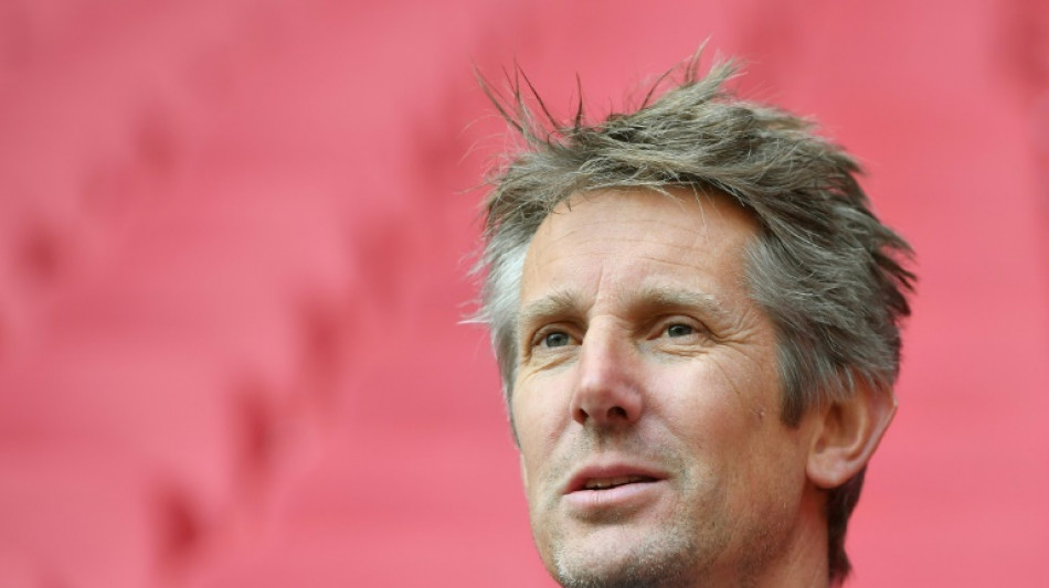 Ex-goleiro holand&ecirc;s Edwin Van der Sar &eacute; internado ap&oacute;s sofrer hemorragia cerebral