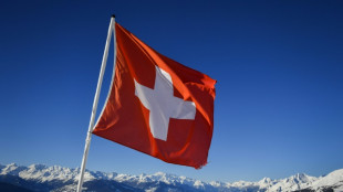 Schweizer stimmen über Rentenreform und Verbot der Massentierhaltung ab