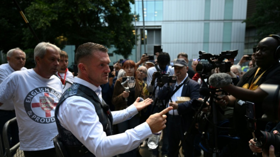 A Londres, 110.000 personnes r&eacute;unies &agrave; l'appel du militant d'extr&ecirc;me droite Tommy Robinson