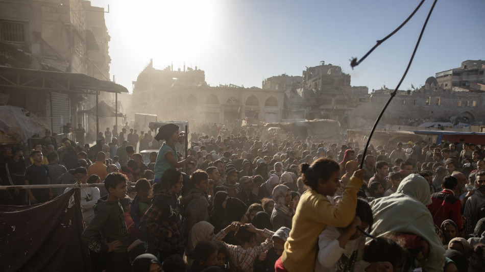 Media, 'almeno 11 uccisi dall'alba di oggi a Gaza'