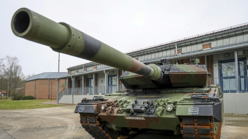 Deutsche Leopard-2- und britische Challenger-Panzer in der Ukraine eingetroffen