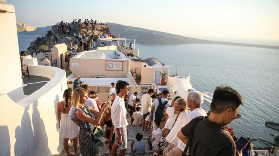 Santorin, "l'&icirc;le Instagram" au bord de la saturation touristique
