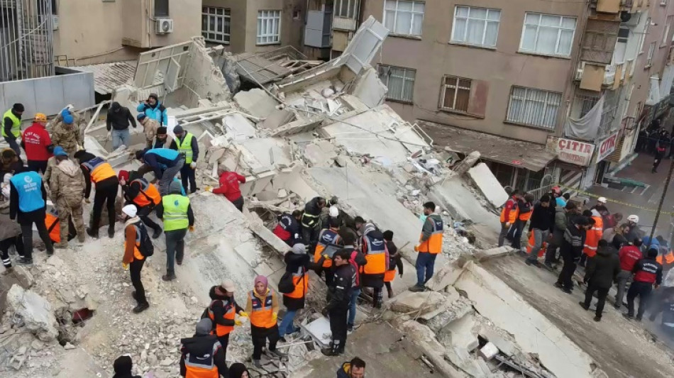Mehr als 3800 Tote nach Erdbeben im türkisch-syrischen Grenzgebiet
