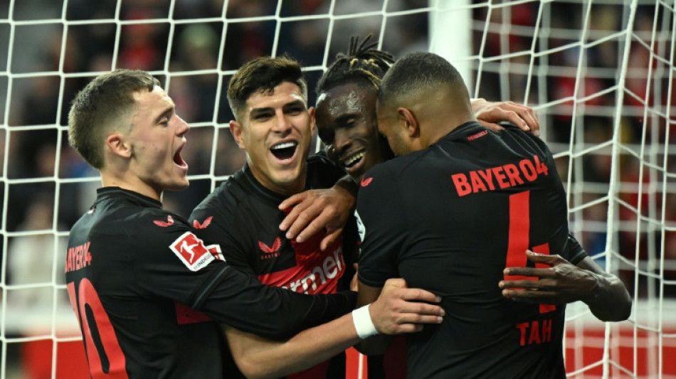Bayer Leverkusen goleia Union Berlin e segue l&iacute;der do Alem&atilde;o