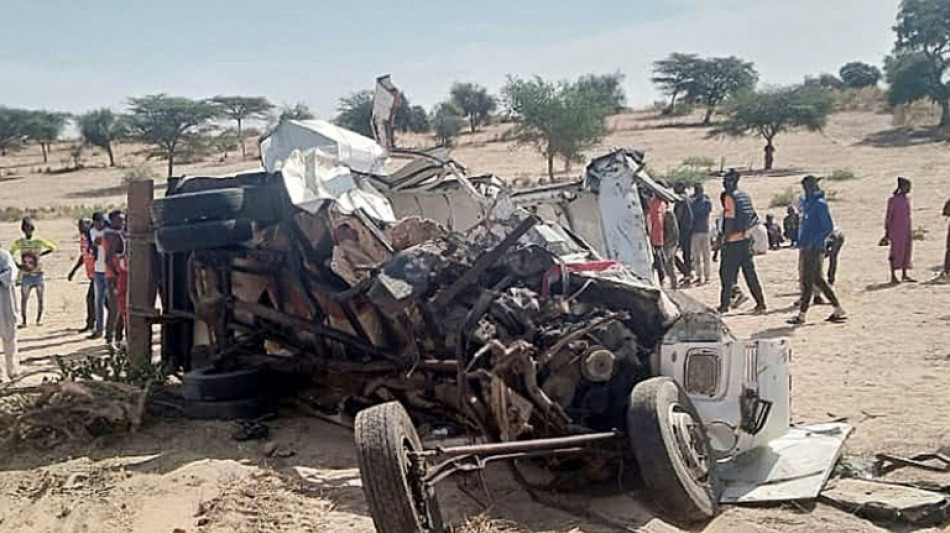 Al menos 20 muertos al chocar un autobús y un camión en Senegal