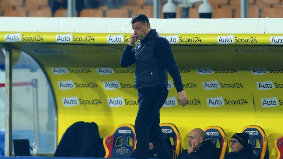 T&eacute;cnico do Lecce &eacute; demitido por dar cabe&ccedil;ada em jogador do Verona