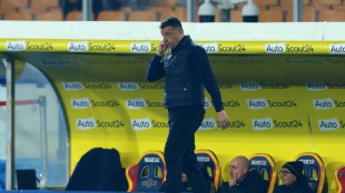 T&eacute;cnico do Lecce &eacute; demitido por dar cabe&ccedil;ada em jogador do Verona