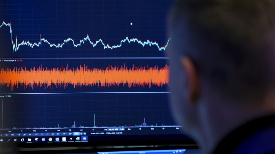 Wall Street termine en baisse, rattrap&eacute;e par les inqui&eacute;tudes sur les taux