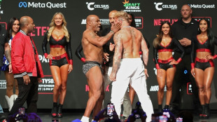 Boxe: Tyson gifle Paul lors de leur ultime face-&agrave;-face avant de monter sur le ring