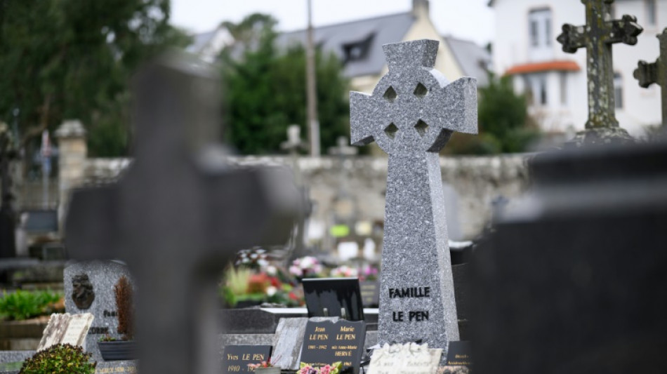 Destrozan la tumba de Le Pen, hist&oacute;rico l&iacute;der ultraderechista de Francia
