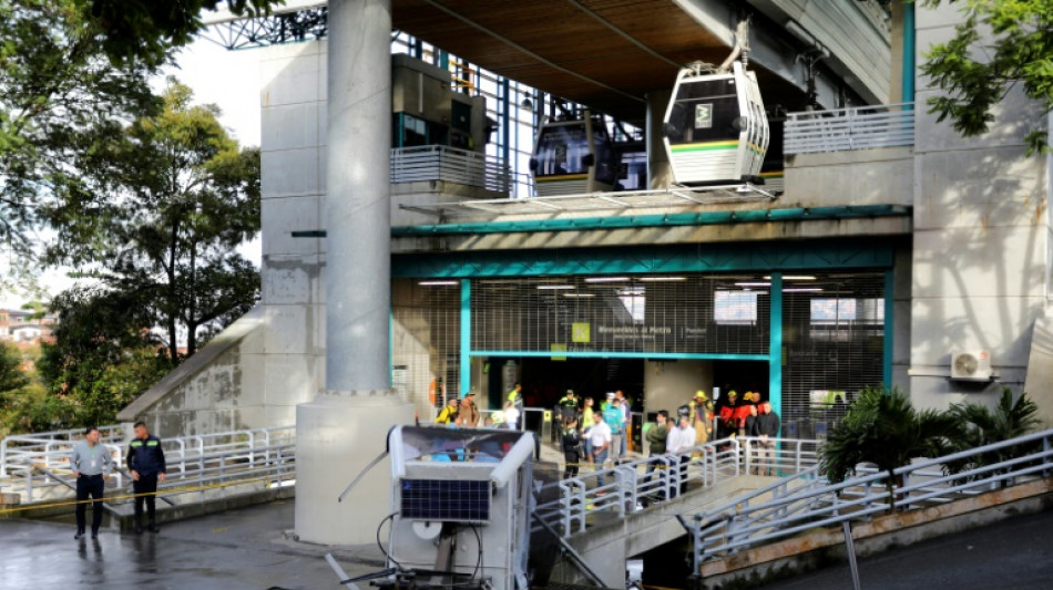 Queda de cabine de telef&eacute;rico de Medell&iacute;n deixa um morto e v&aacute;rios feridos