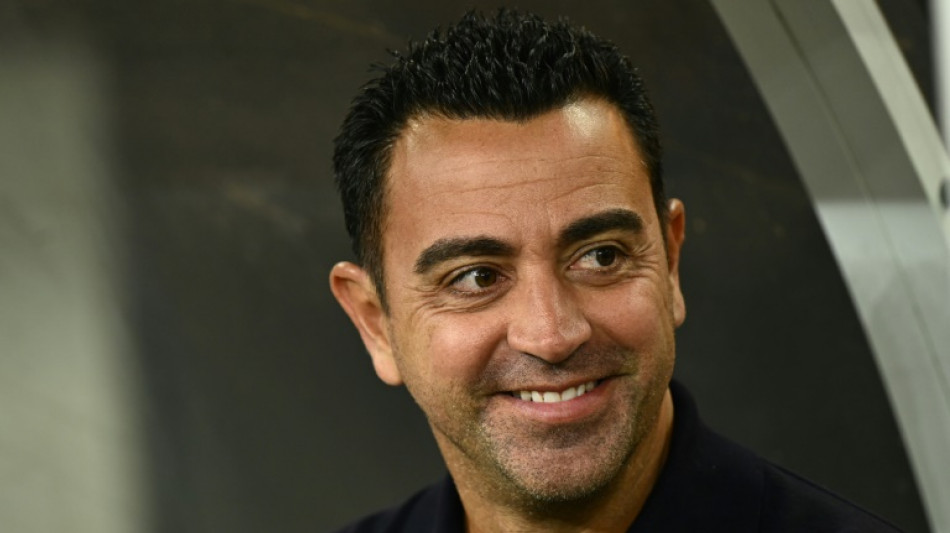 Xavi anuncia que vai renovar com o Barcelona at&eacute; 2025
