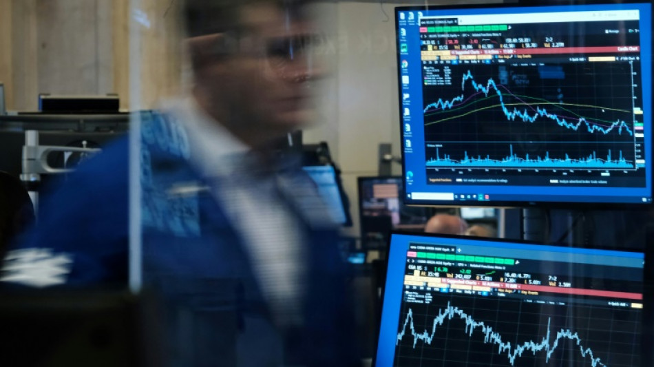 Wall Street plonge apr&egrave;s la Fed et des indicateurs d&eacute;cevants