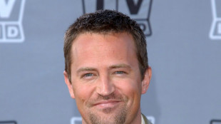 Cinco pessoas s&atilde;o denunciadas pela morte por overdose do ator Matthew Perry