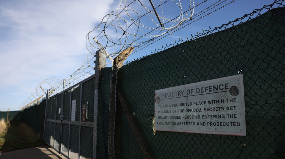 Media, nessun esplosivo trovato sui van del presunto attacco a base Raf