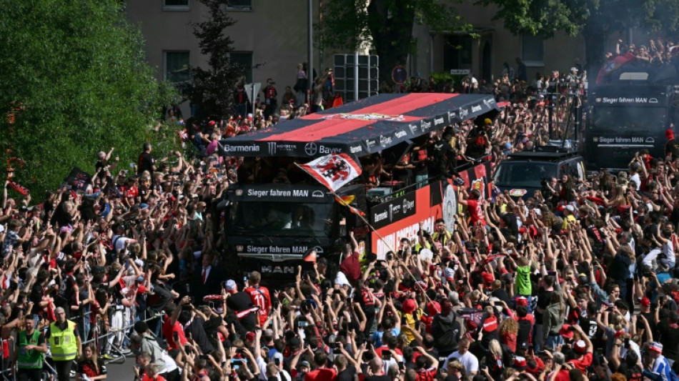Allemagne: accueil triomphal pour les joueurs de Leverkusen, apr&egrave;s le doubl&eacute; Coupe/Championnat
