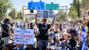 Grande manifesta&ccedil;&atilde;o em Tel Aviv em apoio a ref&eacute;ns de Gaza