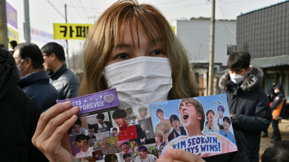 Riesenauflauf f&uuml;r Beginn von Milit&auml;rdienst f&uuml;r Jin von K-Pop-Band BTS