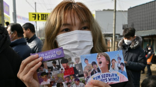 Riesenauflauf f&uuml;r Beginn von Milit&auml;rdienst f&uuml;r Jin von K-Pop-Band BTS