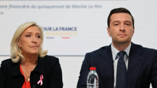Ultradireitista Le Pen promete cortes dr&aacute;sticos para evitar inadimpl&ecirc;ncia da Fran&ccedil;a