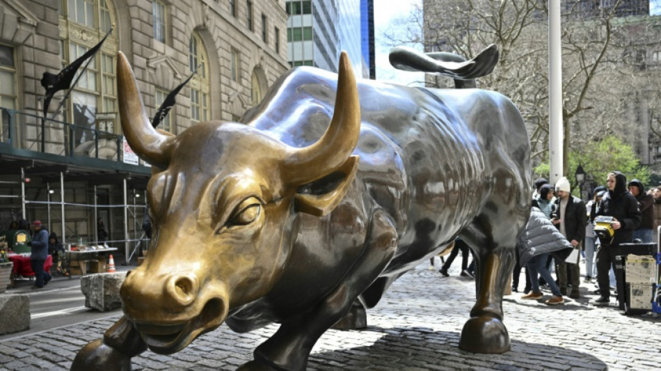 Stocks, dollar diverge with focus on rates