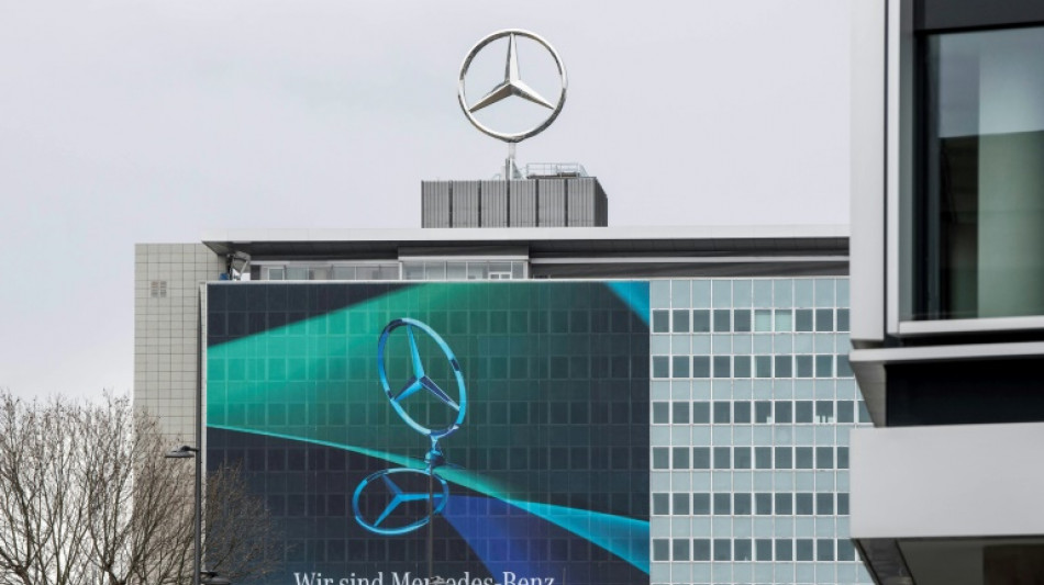 Autohersteller Daimler benennt sich offiziell in Mercedes-Benz um