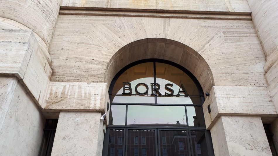 Borsa: Milano apre in rialzo dello 0,75%